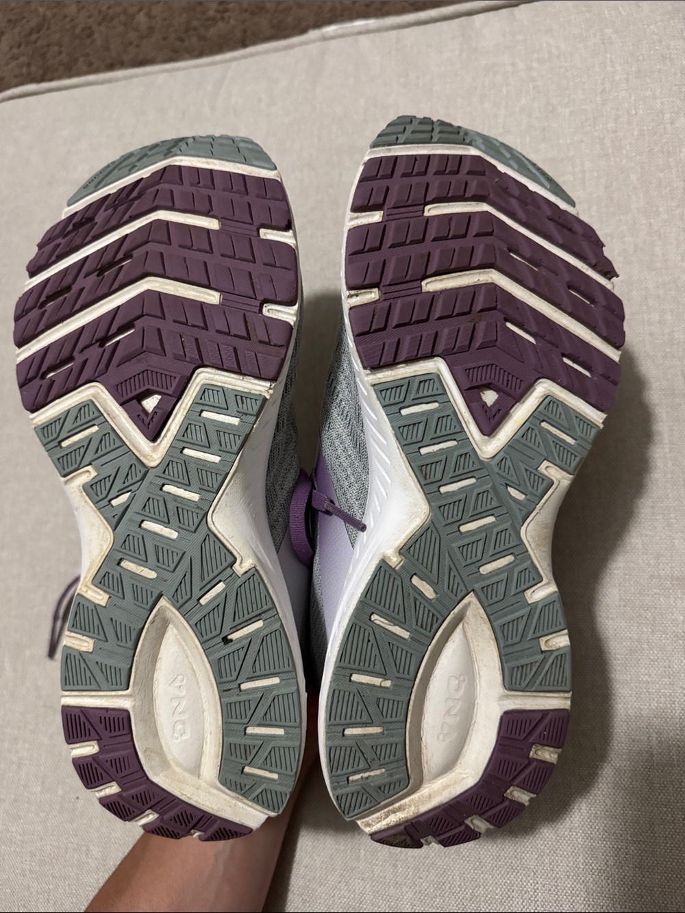 Wmns Sz 10 Brooks Launch 7 Medium Neutral Running Shoes-Gray/Purple/White-GUC - Picture 14 of 16